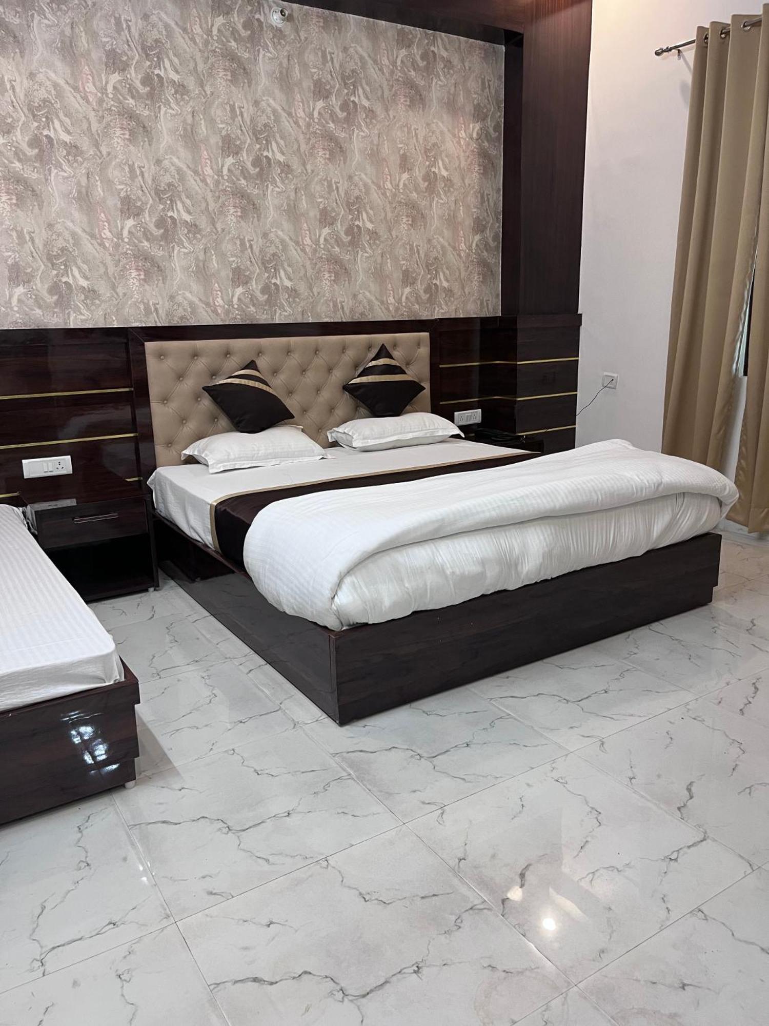 Hotel Mangalam Grand Lucknow Exterior foto