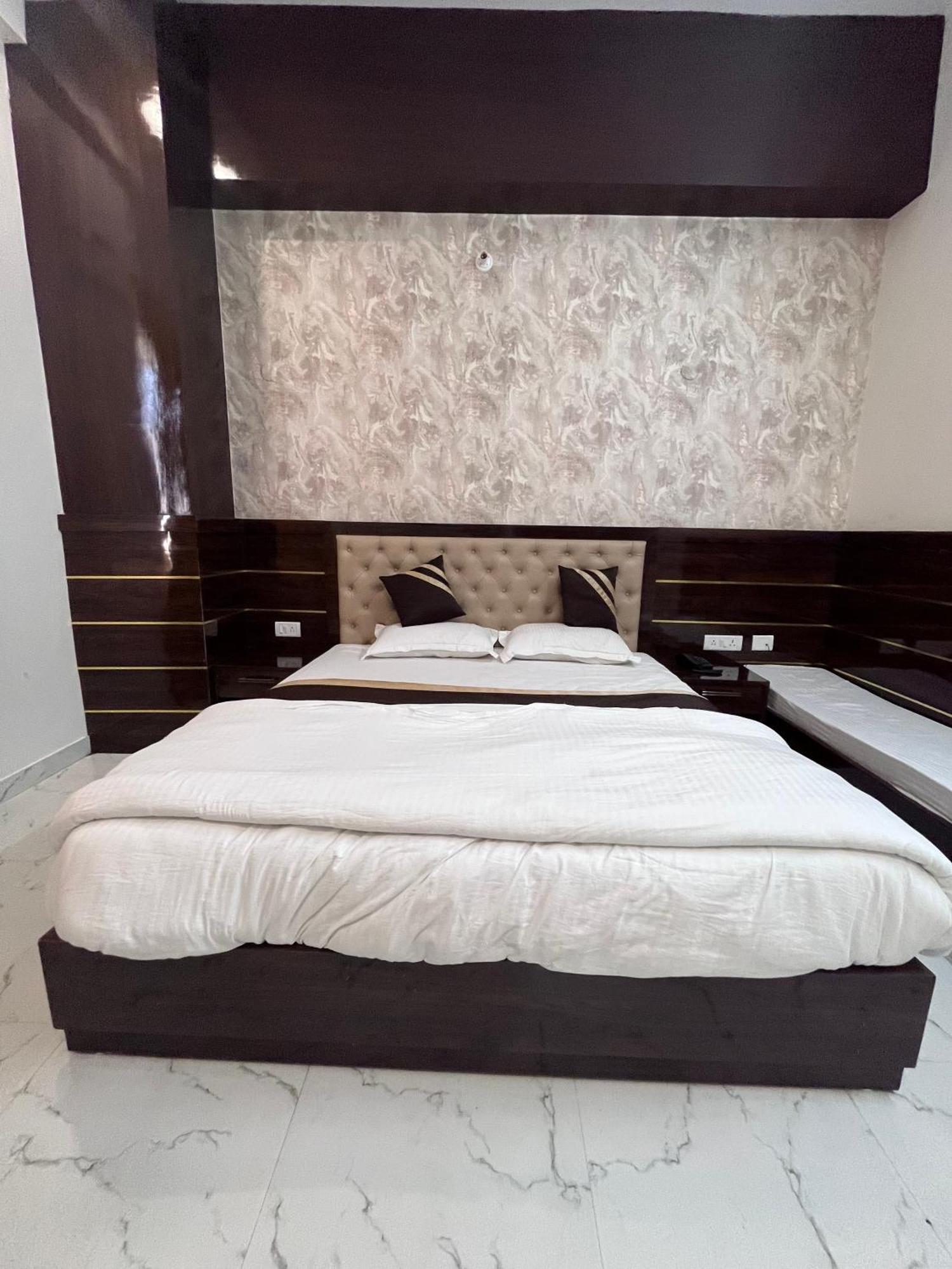 Hotel Mangalam Grand Lucknow Exterior foto